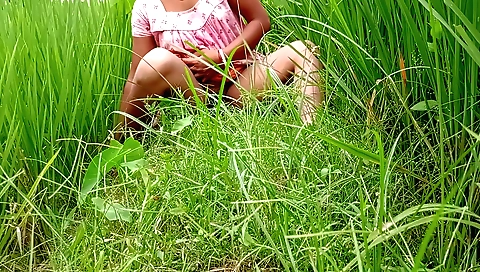 Solo female amateur outdoor video with her fingers