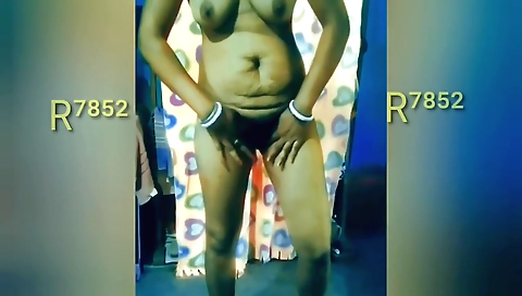 Bhabhi Getting Nude After Bath Infront Of Her Lover And Oil Massage