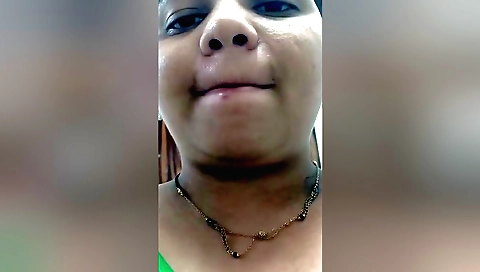 Today Exclusive -horny Bhabhi Showing Her Boobs And Pussy 1