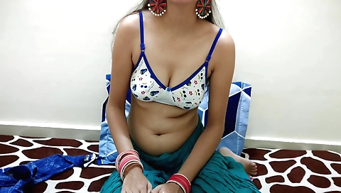 Amateur brunette stepsis using webcam to get attention