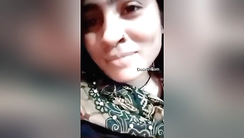 Busty brunette chick 18+ shows off her sexy body on the webcam