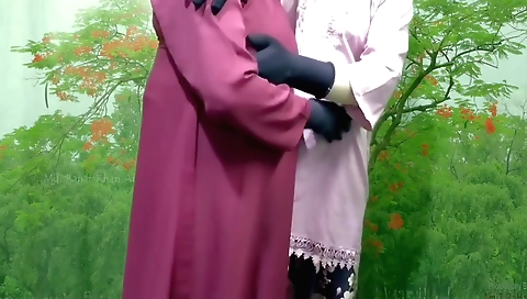 Indian housewife and husband make a threesome video