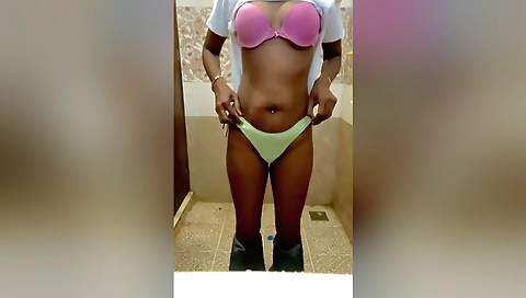 Solo girl is making a beautiful orgasm with a dildo