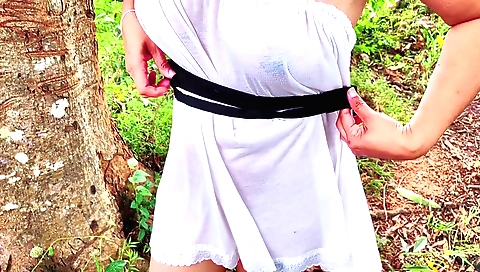 Indian girl got wet while fucking in her favorite spot